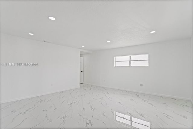 988 NW 10th St, Hallandale Beach, FL 33009