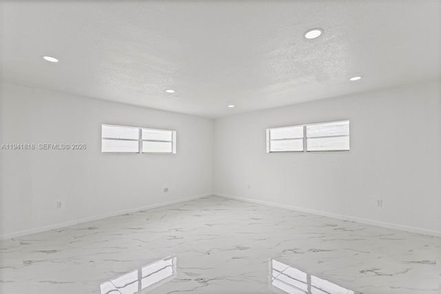 988 NW 10th St, Hallandale Beach, FL 33009