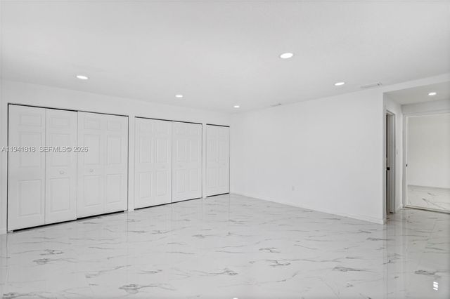 988 NW 10th St, Hallandale Beach, FL 33009