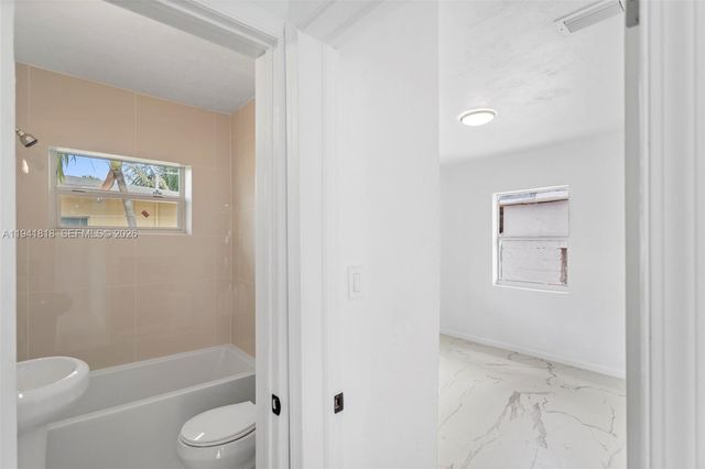 988 NW 10th St, Hallandale Beach, FL 33009