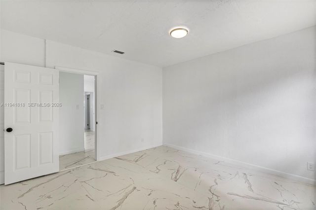 988 NW 10th St, Hallandale Beach, FL 33009