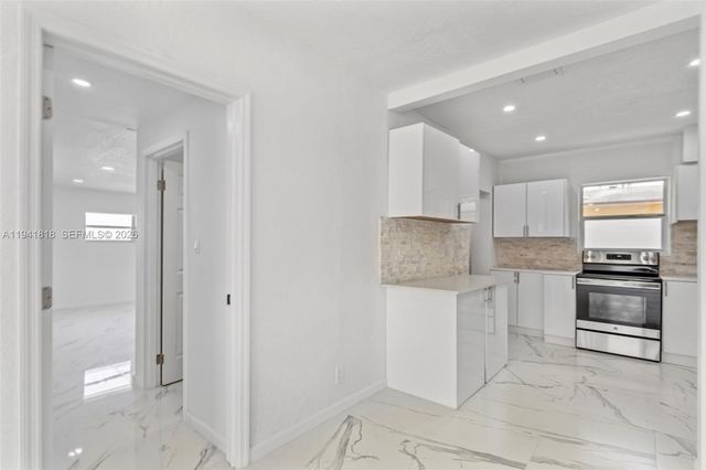 988 NW 10th St, Hallandale Beach, FL 33009