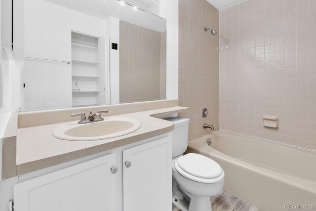 908 S Walden Way 206, Aurora, CO 80017