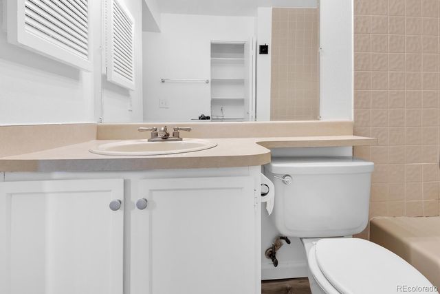 908 S Walden Way 206, Aurora, CO 80017