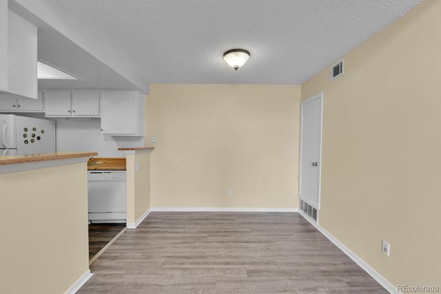 908 S Walden Way 206, Aurora, CO 80017