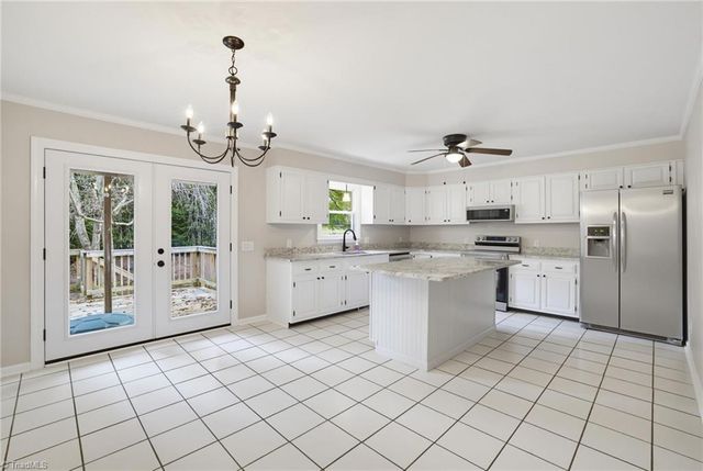 462 Knightwood Court, Kernersville, NC 27284