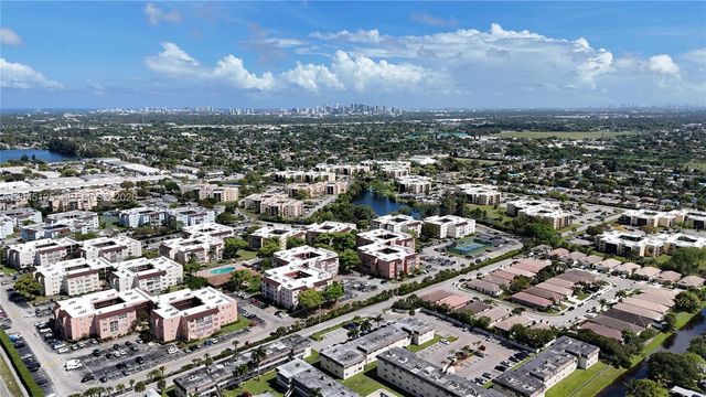 2861 Somerset Dr 301, Lauderdale Lakes, FL 33311