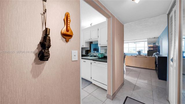 2861 Somerset Dr 301, Lauderdale Lakes, FL 33311