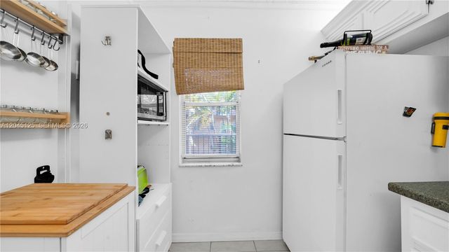 2861 Somerset Dr 301, Lauderdale Lakes, FL 33311