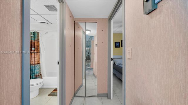2861 Somerset Dr 301, Lauderdale Lakes, FL 33311