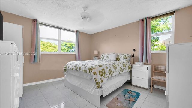 2861 Somerset Dr 301, Lauderdale Lakes, FL 33311