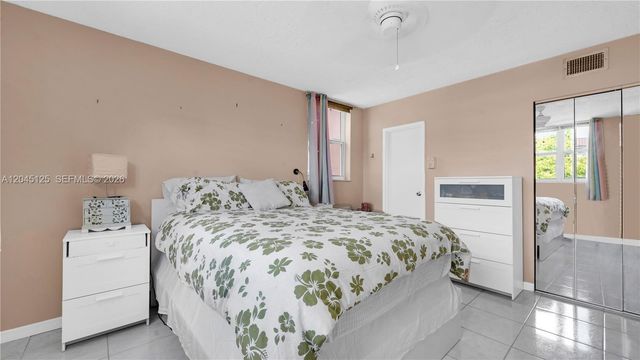 2861 Somerset Dr 301, Lauderdale Lakes, FL 33311