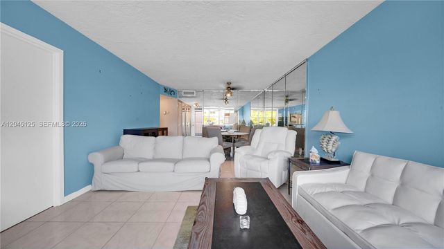 2861 Somerset Dr 301, Lauderdale Lakes, FL 33311