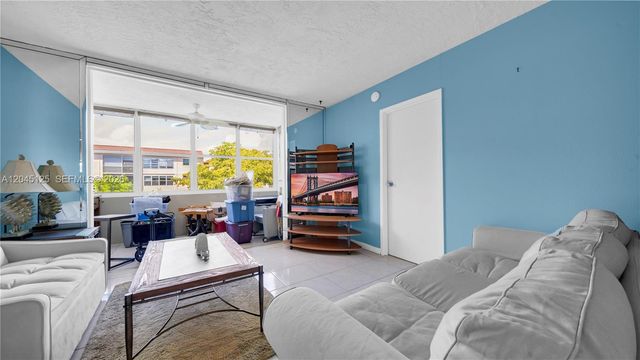 2861 Somerset Dr 301, Lauderdale Lakes, FL 33311