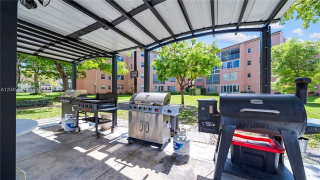 2861 Somerset Dr 301, Lauderdale Lakes, FL 33311