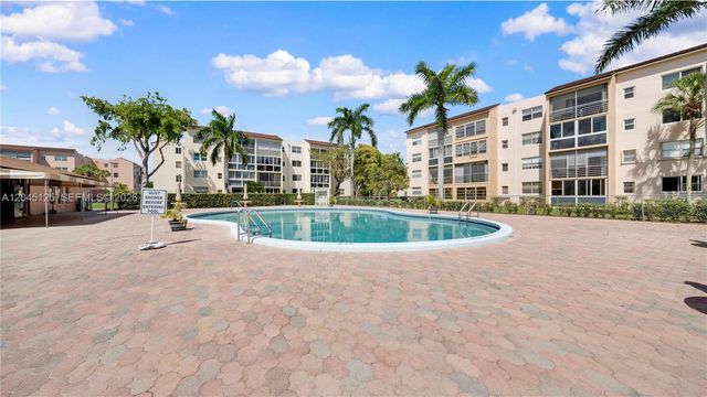 2861 Somerset Dr 301, Lauderdale Lakes, FL 33311