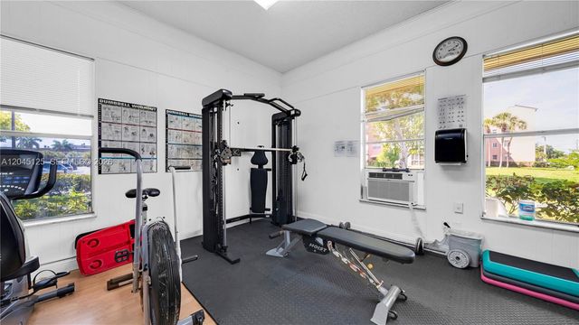 2861 Somerset Dr 301, Lauderdale Lakes, FL 33311