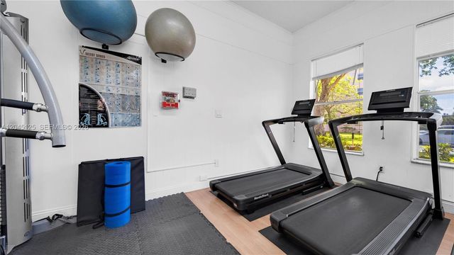 2861 Somerset Dr 301, Lauderdale Lakes, FL 33311