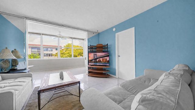 2861 Somerset Dr 301, Lauderdale Lakes, FL 33311