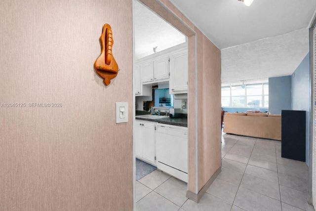 2861 Somerset Dr 301, Lauderdale Lakes, FL 33311