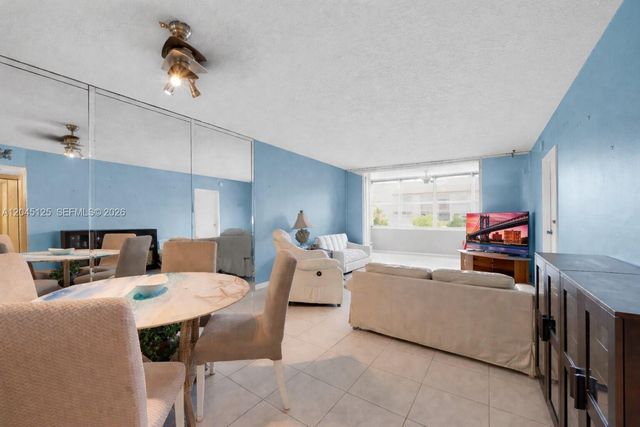 2861 Somerset Dr 301, Lauderdale Lakes, FL 33311