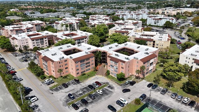 2861 Somerset Dr 301, Lauderdale Lakes, FL 33311