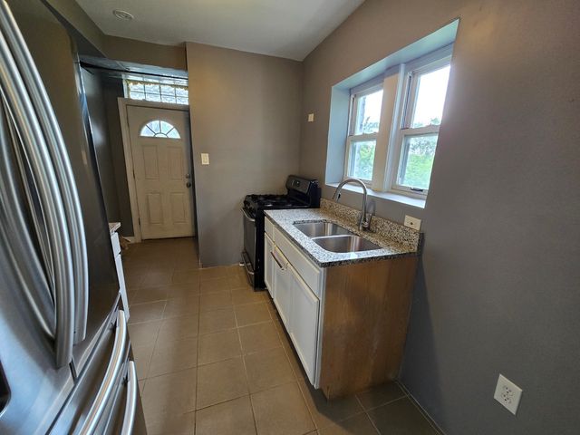 834 N Christiana Avenue 3, Chicago, IL 60651