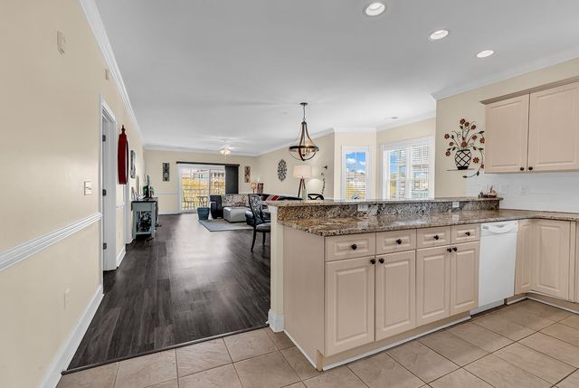 4879 Luster Leaf Cir Apt 305, Myrtle Beach, SC 29577