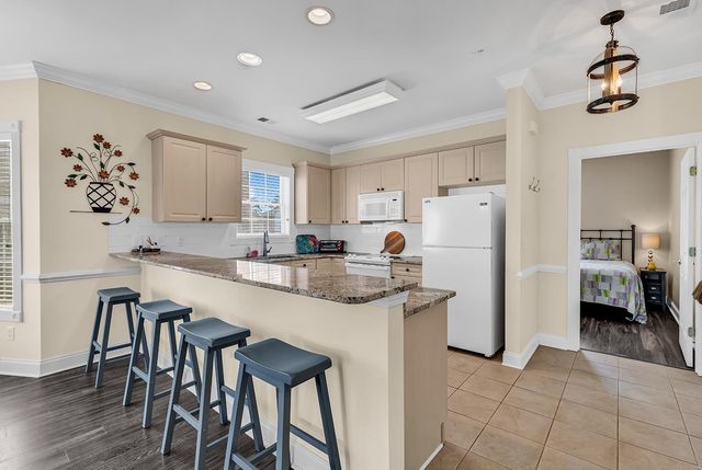 4879 Luster Leaf Cir Apt 305, Myrtle Beach, SC 29577
