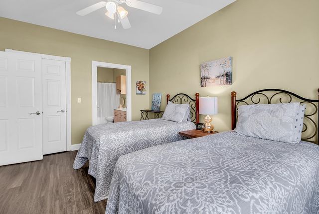 4879 Luster Leaf Cir Apt 305, Myrtle Beach, SC 29577