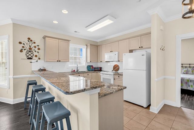 4879 Luster Leaf Cir Apt 305, Myrtle Beach, SC 29577