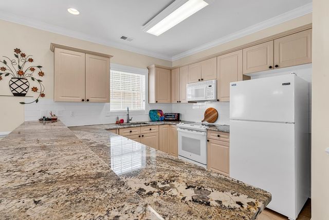 4879 Luster Leaf Cir Apt 305, Myrtle Beach, SC 29577