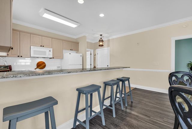 4879 Luster Leaf Cir Apt 305, Myrtle Beach, SC 29577