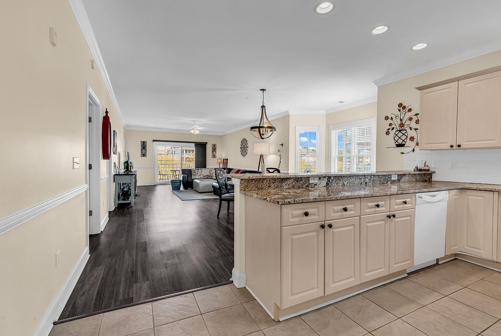 4879 Luster Leaf Cir Apt 305, Myrtle Beach, SC 29577 — photo 2
