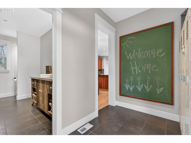 17165 Sw KING RICHARD Ct, Sherwood, OR 97140