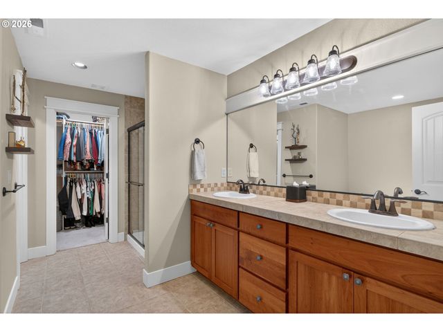 17165 Sw KING RICHARD Ct, Sherwood, OR 97140