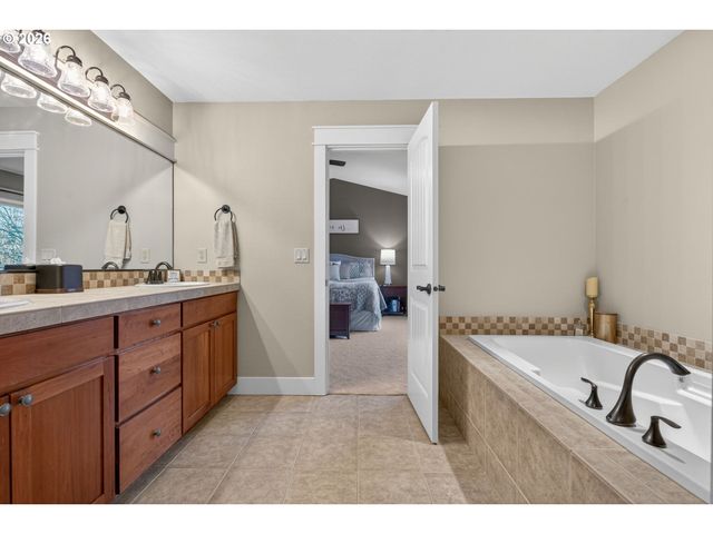 17165 Sw KING RICHARD Ct, Sherwood, OR 97140