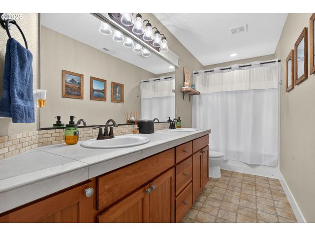 17165 Sw KING RICHARD Ct, Sherwood, OR 97140