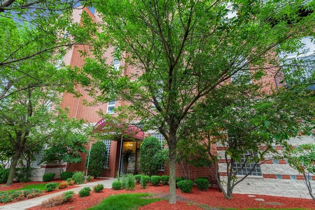 949 N Willard Court 203, Chicago, IL 60642