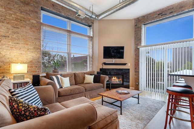 949 N Willard Court 203, Chicago, IL 60642
