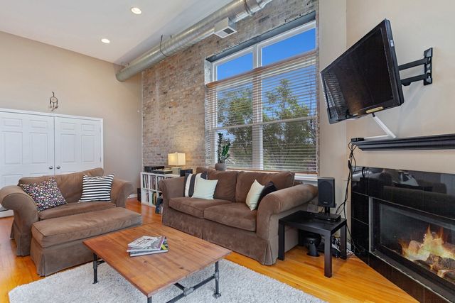 949 N Willard Court 203, Chicago, IL 60642