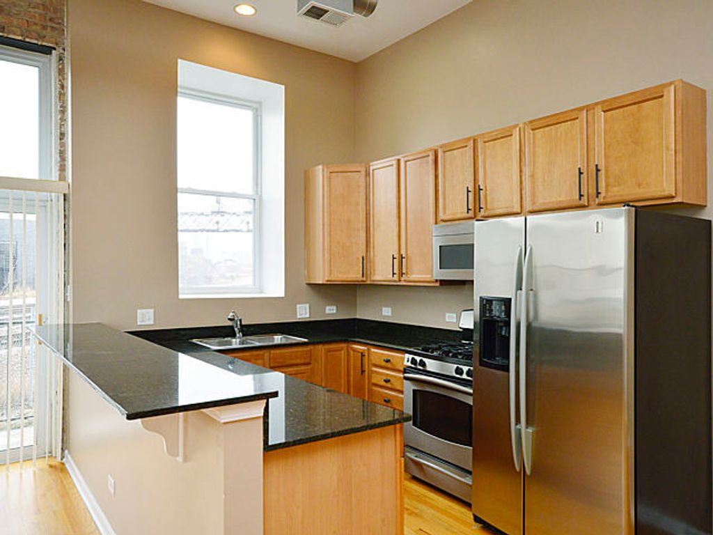 Image 6 of property listing at 949 N Willard Court 203, Chicago, IL 60642