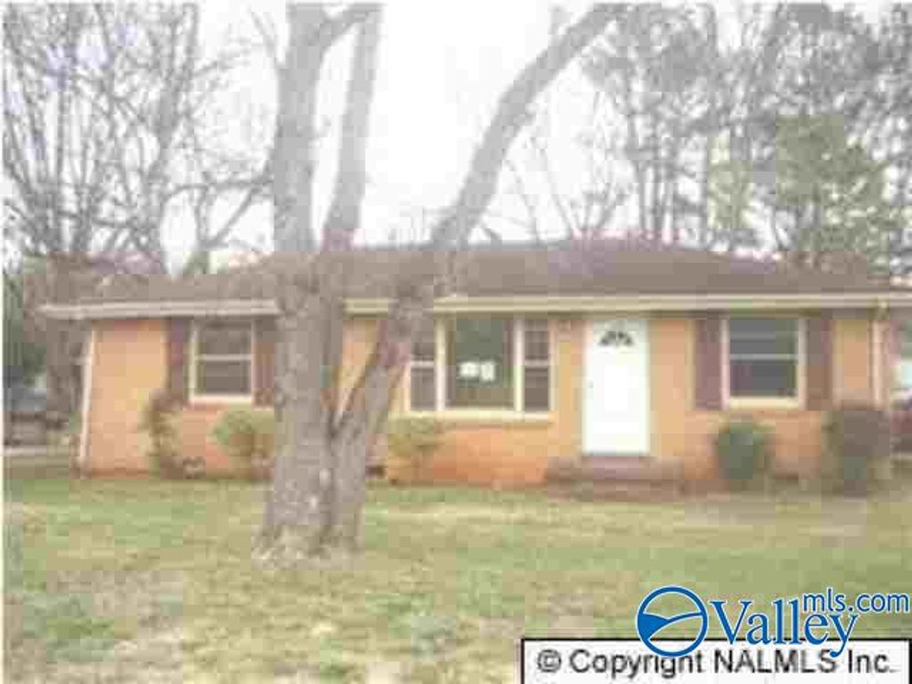 3006 Merry Oaks Drive NW, Huntsville, AL 35811