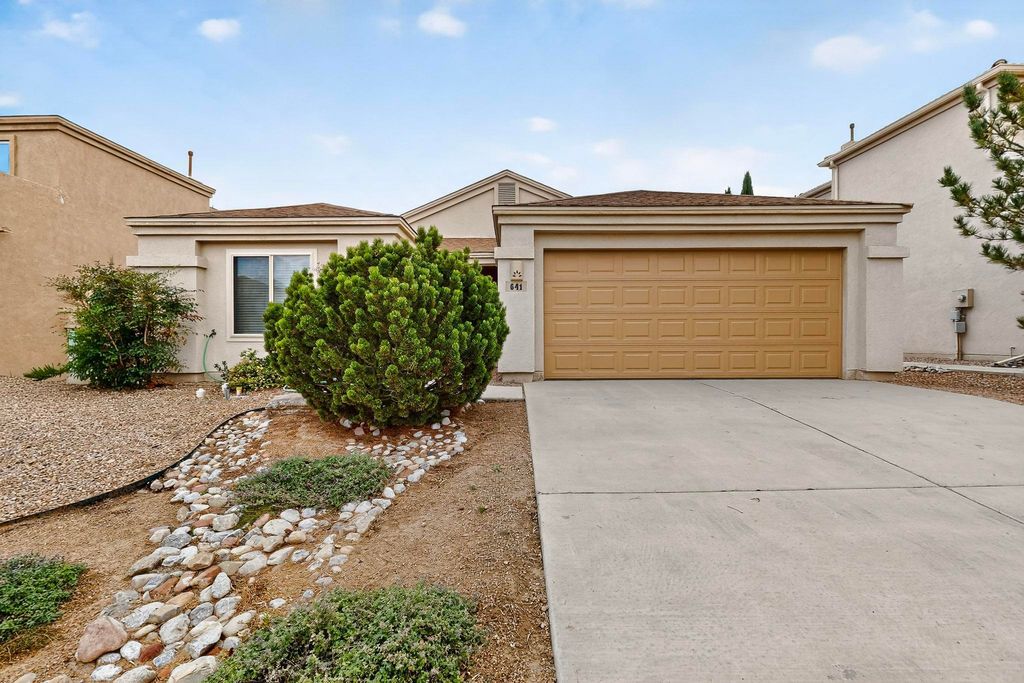 641 Primrose Avenue SW, Los Lunas, NM 87031
