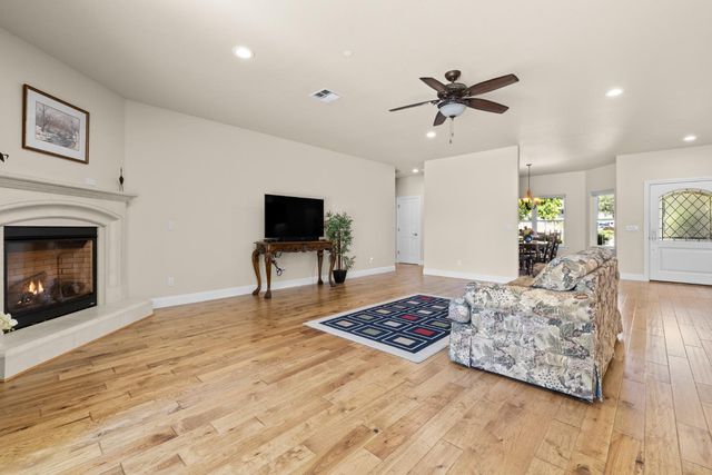 11733 Inverness Way, Auburn, CA 95602