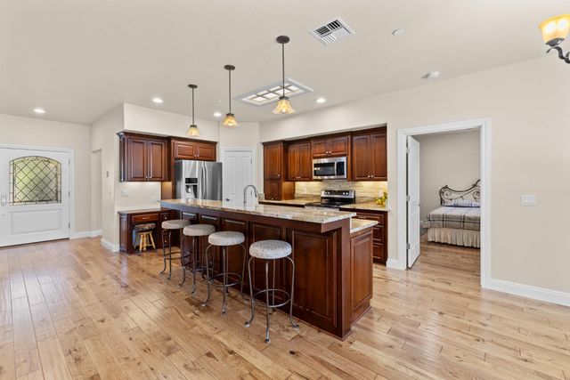 11733 Inverness Way, Auburn, CA 95602