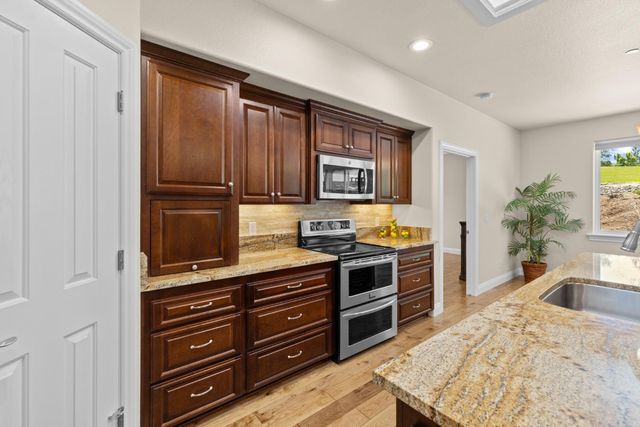 11733 Inverness Way, Auburn, CA 95602