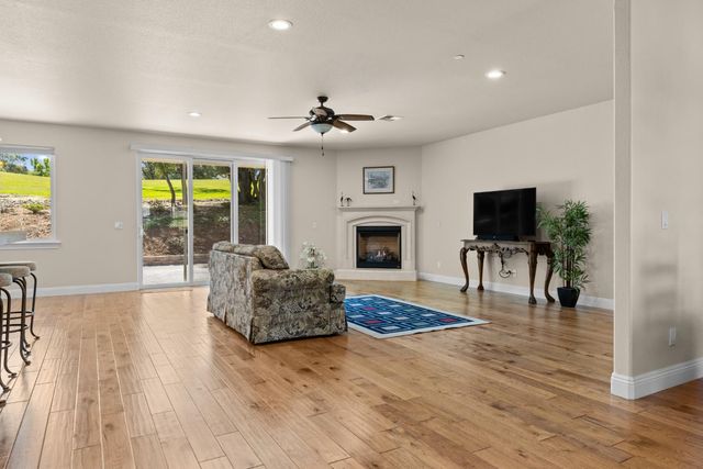11733 Inverness Way, Auburn, CA 95602