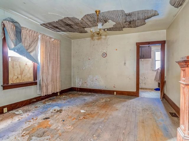 614 8th St, Beaver Falls, PA 15010