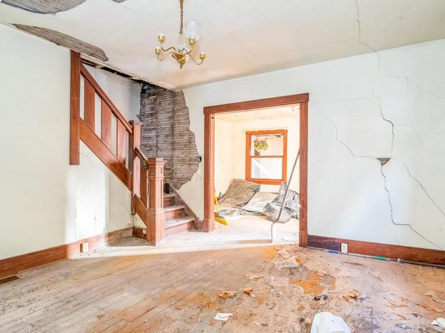 614 8th St, Beaver Falls, PA 15010